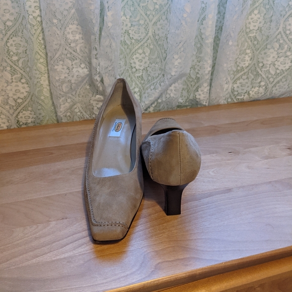 Brand new, Talbots suede shoes, leather upper and sole, made in Italy, size 11 - Picture 2 of 4